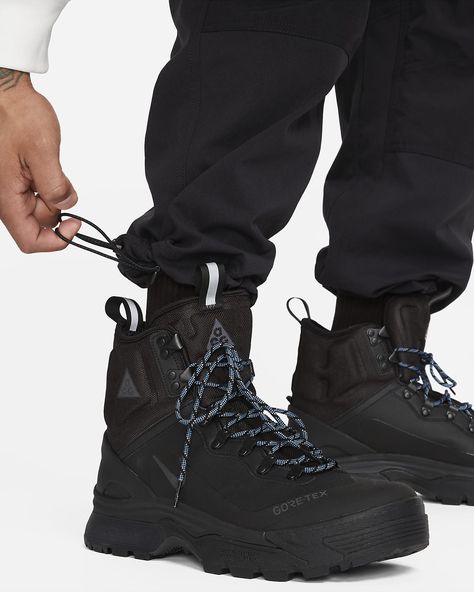 Nike ACG "Smith Summit" Men's Cargo Pants. Nike.com Tactical Fashion, Men's Cargo Pants, Techwear Fashion, Pants Nike, Cargo Pants Outfit, Mens Cargo, Nike Acg, Cargo Pants Men, Nike Pants