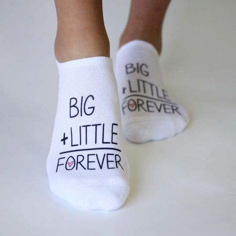 Big Sis Lil Sis Gifts, Cheer Sister Gifts, Big Little Sorority Shirts, Little Gift Ideas, Big Little Crafts, Big Little Basket, Big Little Sorority, Big Little Ideas, Big Little Shirts