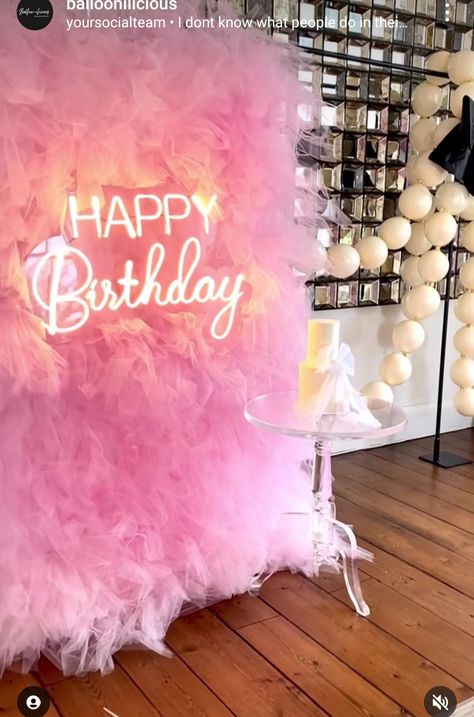 Neon Sign Birthday Backdrop, Pink Tulle Backdrop, Girly Backdrop Ideas, Tulle Wall Backdrop, Ladies Event Decor, Picture Frame Background Design, Barbie Photo Backdrop, Tulle Photo Backdrop, Birthday Balloon Backdrop Ideas