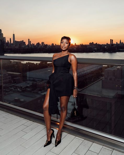 Hellooooo NYC!!! Sitting on top of the world @thewilliamvale Jenee Naylor Outfit, Jenee Naylor, 90s Fine, Cute Outfits Fall, Casual Outfits Cute, Chic Fits, Winter Outfits Casual, Outfits Date, Chic Dress Classy