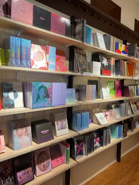 Kpop Bright Aesthetic, Album Shop Aesthetic, Kpop Shop Aesthetic, K-pop Store, Kpop Album Aesthetic Collection, Kpop Store Ideas, Kpop Album Store, Kpop Store Aesthetic, Kpop Fangirl Aesthetic