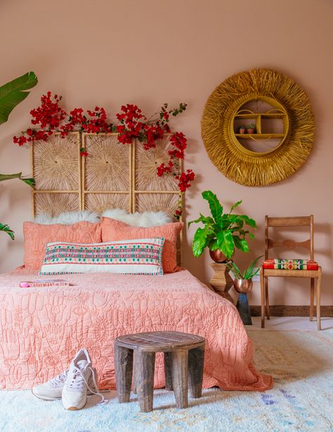 One room, seven paint colors | Jungalow by Justina Blakeney San Clemente Rose Benjamin Moore paint wall color Justina Blakeney, Dekorasi Kamar Tidur, Boho Room, Bohemian Bedroom, Quilt Set, Boho Living Room, Room Ideas Bedroom, Boho Bedroom, Aesthetic Room Decor