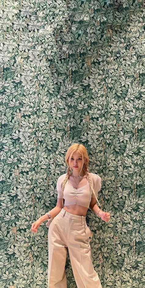 Rosé Body Goals, Rosé Blackpink Aesthetic, Park Roseanne, Look Rose, Rose Bp, Rose And Rosie, Rosé Aesthetic, Rosie Posie, Park Rosé