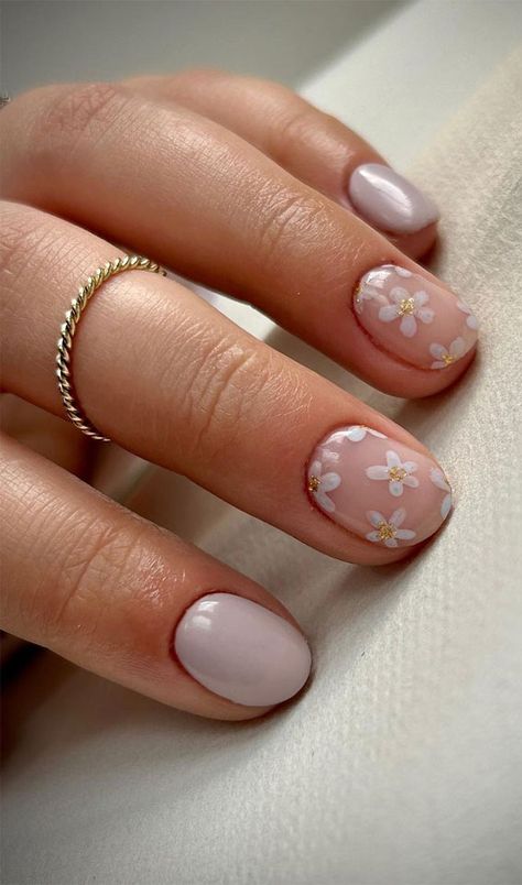 flower nails, flower nail art, flower nails designs, cute flower nails, pink floral nails, short nails flower, daisy nails, ditsy nails, flower and french tip nails Neutral Nail Flower Designs, Summer Boho Nails, Summer Nails 2024 Trends Short Simple, Summer Nails Natural, Pink Flower Nails, Boho Nails, Natural Nail Designs, Short Gel Nails, Broken Nails