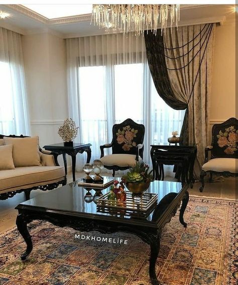 Indian Luxury Living Room, Ruang Tv, Luxury Furniture Sofa, Latest Living Room Designs, Indian Home Interior, Table Decor Living Room, Living Room Sofa Design, Short Shirt, Furniture Design Living Room