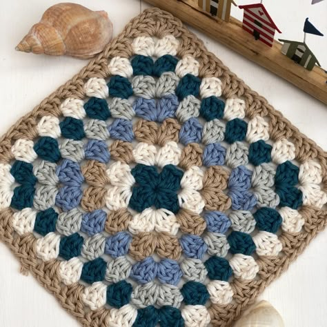 Granny Square Love 💗 Tutorial – sewhappycreative Traditional Granny Square, Granny Square Crochet Patterns Free, I Love Crochet, Crochet Work, Custom Crochet, Mittens Pattern, Crochet Square Patterns, Granny Squares Pattern, Granny Square Crochet Pattern