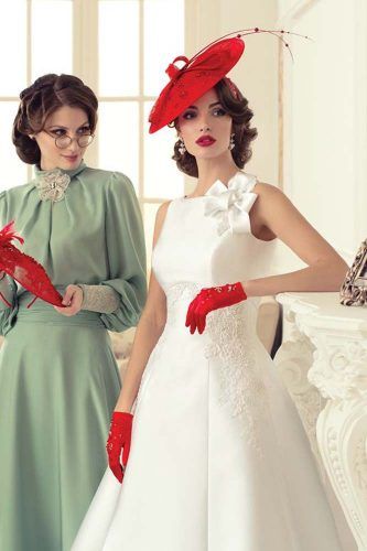 Popular Trend: Incredible Wedding Gloves ★ See more: https://www.weddingforward.com/wedding-gloves/3 Look Retro, Hats And Fascinators, Derby Hats, Beautiful Hats, Moda Vintage, Mode Vintage, Kentucky Derby, Couture Collection, Mad Hatter