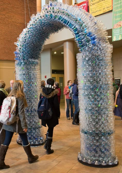 Do you know that 77 percent of empty plastic water bottles end up in landfills? Students at the University of Vermont do, which is one of many reasons why they encouraged the school to ban bottled water sales on campus and display this sculpture that illustrates the wastefulness of bottled water. Water Bottle Sculpture, Building With Plastic Bottles, Plastic Bottle Ecosystem, Plastic Bottle Pavilion, Plastic Bottle Installation, Eco-friendly Blue Bags Made From Recycled Plastic Bottles, Water Bottle Art, Urban Spaces Design, Waste Art