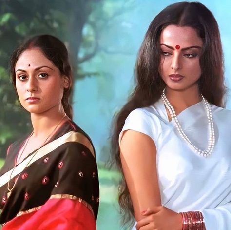 Rekha Bollywood, Hosting Themes, Jaya Bhaduri, Rekha Ji, Actress Wedding, Neetu Singh, Sanjeev Kumar, Bollywood Retro, Old Film Stars