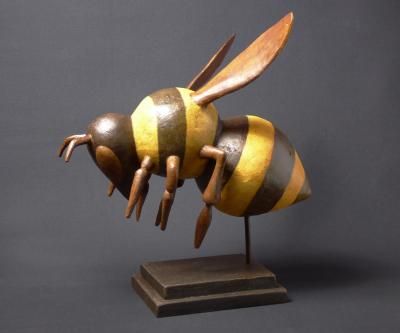 "Bee" by Susan Ryan Bee Wood Carving, Wood Bumble Bee, Wooden Bees Diy Wood, Bee Wire Sculpture, Bee Sculpture, 3d Bug Sculpture, Rustic Wood Projects, Cutlery Art, Wood Gift Box