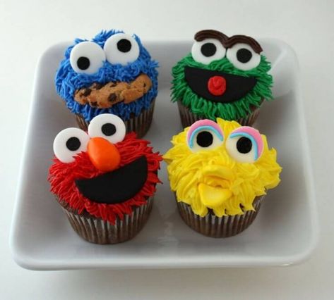 Sesame Street Cupcakes Sesame Street Birthday Party Ideas Boy, Sesame Street Birthday Cakes, Sesame Street Cupcakes, Elmo Cupcakes, Cartoon Cupcakes, Cookie Monster Cupcakes, Sesame Street Cake, Elmo Cake, Cupcake Birthday Party