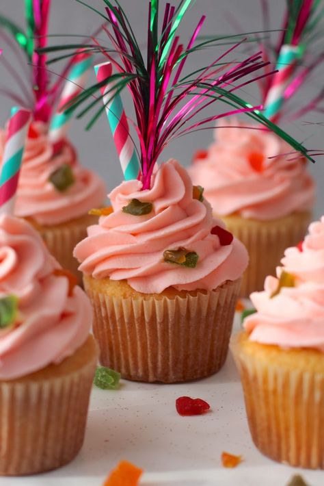 Indian Cupcakes, Diwali Cupcakes, Dholki Ideas, Diwali Desserts, Fusion Desserts, Middle Eastern Sweets, Dessert Cookbooks, Ice Cream Floats, Vegan Cakes