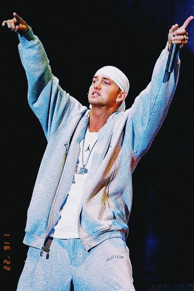 Eminem Dress Up, Eminem Blue Outfit, Eminem Outfits Slim Shady, Eminem Costume Girl, Iconic Eminem Outfits, Eminem Full Body Pic, Slim Shady Outfit, Eminem 90s Style, Eminem Outfits 90s