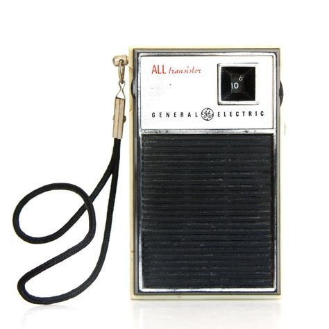 Transistor radio... to listen while baking in the sun to get a burn/tan. Pocket Radio, Juke Box, Vintage Radios, Jukeboxes, Old Radios, Thanks For The Memories, Transistor Radio, Story Board, Record Players