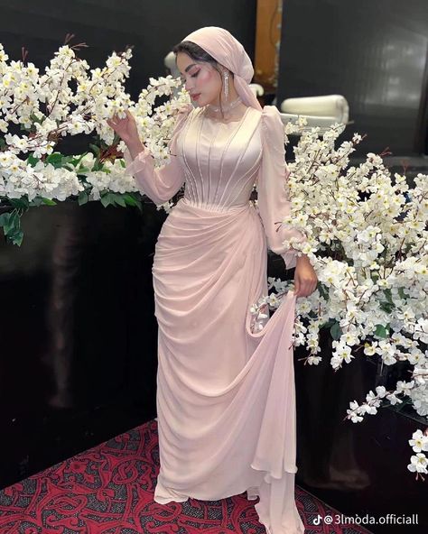 Muslim Prom Dress, Prom Dresses Long Sleeves, Hijab Gown, Japanese Lolita Fashion, Hijab Dress Party, Hijab Evening Dress, Dresses Long Sleeves, Soiree Dresses, Classic Dresses