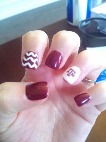 Football Aggie nail designs Texas A&M nails Gig 'Em nails Feather Nail Designs, Football Nail Designs, M Nails, Zebra Nail Designs, Em Nails, Texas Nails, Football Nails, Kids Nail Designs, Gold Acrylic Nails