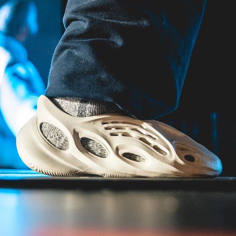 10.2k Likes, 400 Comments - Sole Collector (@solecollector) on Instagram: “Yeezy Foam Runners at #astroworldfestival 📸: @branndannart” Yeezy Crocs, New Kanye, Foam Runners, Latest Jordans, Yeezy Foam, Lifestyle Shoes, Nike Sneaker, Shoe Design, Adidas Yeezy Boost 350