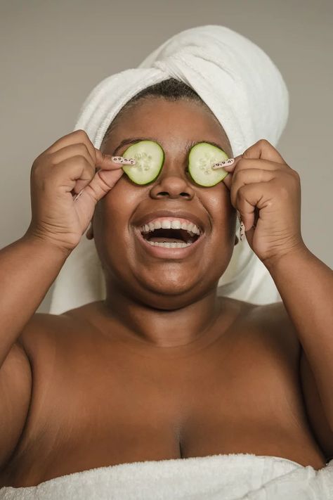 Cucumber Eyes, Cucumbers On Eyes, Cucumber Face Mask, Cucumber On Eyes, Life Matters, Things To Do Alone, Concept Photography, Skin Care Spa, Deep Breathing Exercises