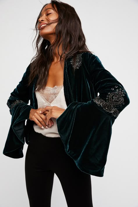 Heart Jacket, Ethno Style, Embellished Jacket, Free People Jacket, Velvet Fashion, Velvet Jacket, Looks Chic, Sacred Heart, Elie Saab