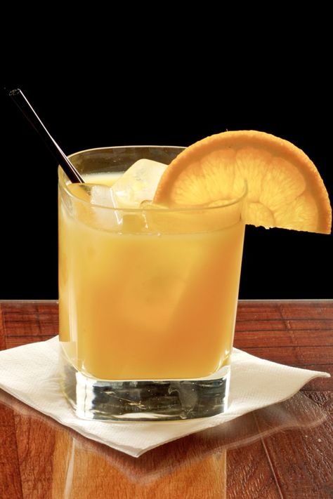 Screwdriver Drink Recipe Screwdriver Drink Recipe, Screwdriver Drink, Vodka And Orange Juice, Screwdriver Cocktail, Orange Juice And Vodka, Orange Vodka, Refreshing Drinks Recipes, Clam Recipes, Easy Cocktails