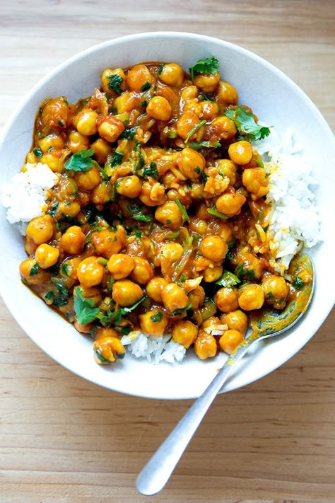 Alexandra Cooks, Curried Chickpeas, Recipes Veg, Bowl Meals, Pantry Ingredients, Turmeric Recipes, Coconut Milk Curry, Chickpea Curry, Boneless Skinless Chicken Thighs