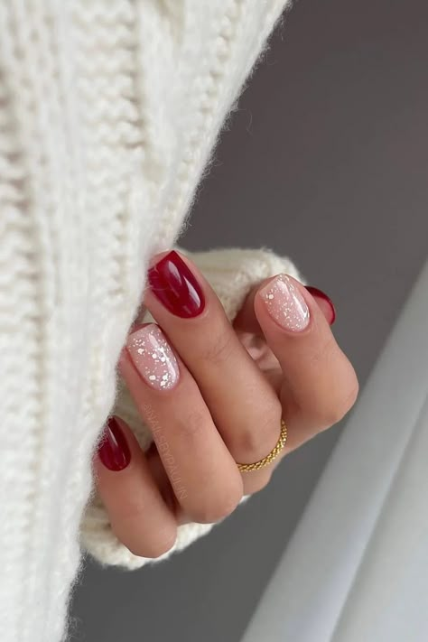 Minimalist Christmas Nails, Subtle Christmas Nails, Classy Christmas Nails, Feb Nails, Christmas Mani, Cherry Red Nails, Colorstreet Nail Ideas, Short Red Nails, Plaid Nail Art