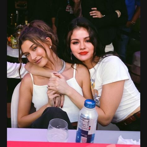 #selenagomez #HaileybaldwinBieber #HaileyBieber #photoshop #celebrities Hailey And Selena, Hailey Bieber And Selena Gomez, Selena Hailey, Bieber Selena, Regular People, Hailey Bieber, Scandal, Selena Gomez, Justin Bieber