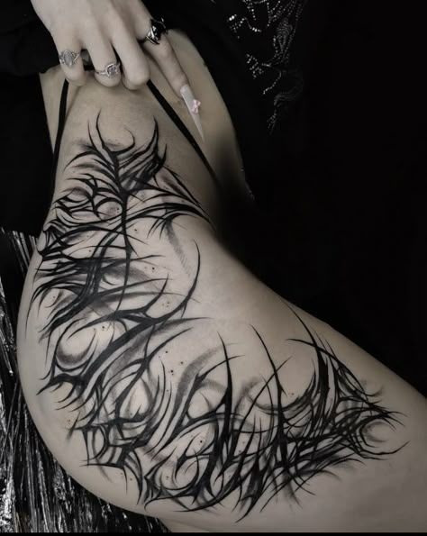 Gotik Tattoo, Waist Tattoos, Torso Tattoos, Wicked Tattoos, Stomach Tattoos, Tattoo Style Drawings, Thigh Tattoos Women, Discreet Tattoos, Dark Tattoo