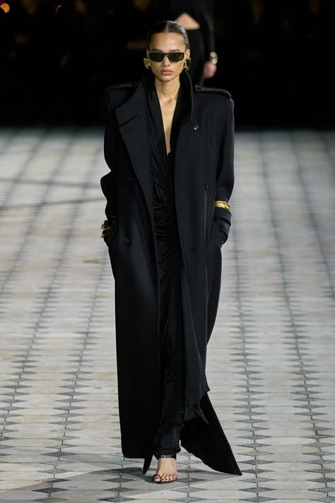 Ysl Inspired Outfit, Saint Laurent Spring 2023, Ysl Fashion, Saint Laurent Fashion, Bouchra Jarrar, Mode Mantel, Spring 2023 Ready To Wear, Long Black Coat, Moda Outfit