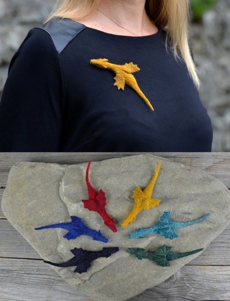 sosuperawesome Dragonfly Craft, Diy Felt Animals, Backpack Collection, Dragon Fly Craft, Felt Dragon, Diy Sewing Gifts, Felting Ideas, Dragon Crafts, Adornos Halloween