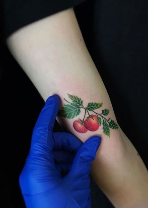 17 Ideas Innovative Tomato Tattoo Ideas - Fresh Designs for Stylish Men Tomato Tattoo, Vegetable Tattoo, Garden Tattoos, Vegan Tattoo, Vine Tattoos, Plant Tattoo, Tattoo Desings, Unique Tattoo, Abstract Tattoo