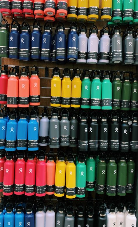 Tumbler Business, Water Bottle Art, Hydro Flask Water Bottle, Trendy Water Bottles, Water Flask, Cute Water Bottles, Handbag Essentials, Cute School Supplies, Hydro Flask