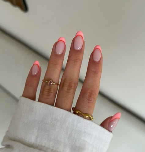 Simple Colourful Nails, Hot Pink French Nails, French Tip Nails Colorful, Designs For Nails, Easy Hair Ideas, Pink French Nails, Coral Nails, Hairstyles Trendy, Summery Nails