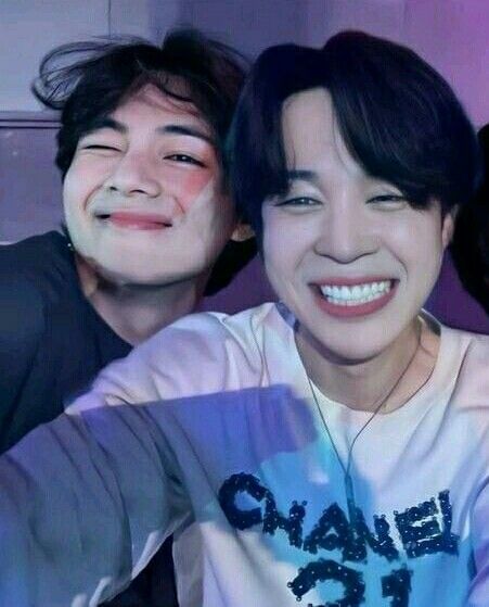 Eu não vou superar essa carinha do jimin Vmin Selfie, Just Hold Me, V Jimin, Best Friendship, V Taehyung, Asian Boys, Bts Pictures, Bts V, Bts Taehyung