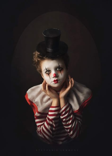 Vintage Clown Makeup, Clown Makeup Halloween, Mime Face, Mime Costume, Vintage Circus Costume, Haunted Circus, Body Painting Festival, Mime Makeup, Portrait Fine Art