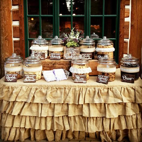 Bake your favorite cookies, or ask your friends to bring their favorite cookies, and set up a cookie bar for your next party. Bar Food Ideas, Cookie Tables, Cookie Bar Wedding, Food Bar Ideas, Cookie Buffet, Buffet Dessert, Cookie Display, Bar Display, Cookie Table