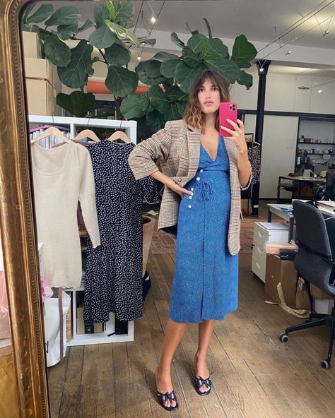 Jeanne 💋 (@jeannedamas) • Instagram photos and videos Jean Damas Pregnant, Jeanne Damas Pregnancy Style, Chic Pregnancy Style, Jean Damas, Jeanne Damas Style, My Essentials, Spring Skirt Outfits, Parisian Women, Jeanne Damas