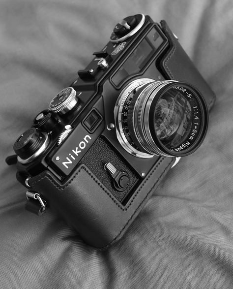 Fotocamere Vintage, Dslr Photography Tips, Antique Cameras, Photo Gear, Old Cameras, Classic Camera, Rangefinder Camera, Leica Camera, Dslr Photography