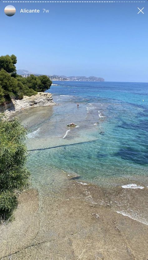 Alicante Spain Beach, Andalusia Aesthetic, Alicante Aesthetic, Alicante Spain, Europe Holidays, Beach Lifestyle, Alicante, Pretty Photos, Spain And Portugal