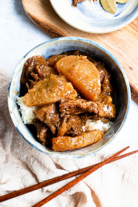 Instant Pot Chinese Braised Beef and Daikon - The Floured Camera Chinese Tripe Recipe, Chinese Braised Beef, Chinese Beef Stew, Instant Pot Chinese, Instant Pot Asian Recipes, Tripe Recipes, Braised Beef Stew, Braising Recipes, Beef Flank