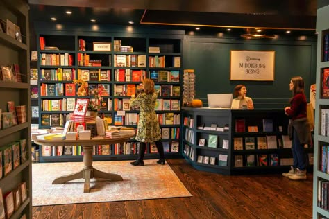 Book Store Cafe Floor Plan, Small Book Store Aesthetic, Bookstore Wine Bar, Book Store Window Display, Bookstore Event Ideas, Bookstore Cafe Ideas, Bookstore Floor Plan, Moody Bookstore, Used Bookstore Aesthetic