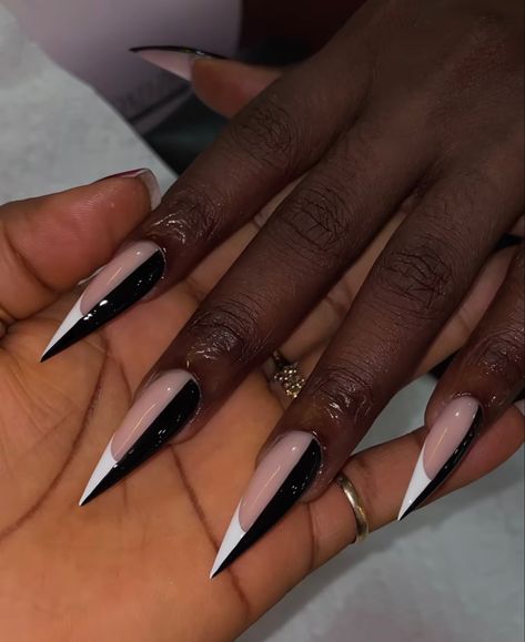 Long Spiky Nails, Versace Heels Platform Outfit, Black And White Nails Ideas Coffin, Stiletto And Coffin Mix Nails, Long Stilleto Nails Design Spring, Stilleto Nails Pink And Black, Stellitoes Nails Simple, Stiletto Nail Inspo Baddie, Black Nails Stiletto Long