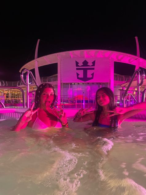 Cruise Job Aesthetic, Cruise With Best Friend, Cruise With Friends Aesthetic, Cruise Ship Photo Ideas, Carnival Cruise Aesthetic, Cruise Friends Aesthetic, Cruise Astethic, Cruise Aesthetic Outfits, Cruise Picture Ideas Instagram