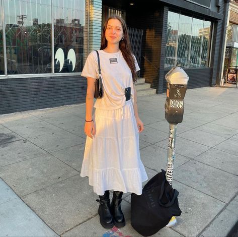 Lizzy Mcalpine Concert, Lizzie Mcalpine, Gracie Concert, Spicy Pisces, Lizzy Mcalpine, Concert Outfit Inspo, Thrifted Outfits, Most Beautiful People, Concert Fits