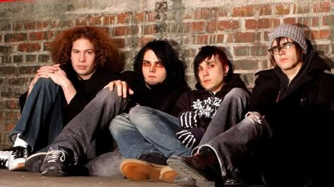 Gerard Way Frank Iero, Romance Pictures, My Chemical Romance Wallpaper, Mcr Memes, Ray Toro, Silly Bands, I Love Mcr, Mikey Way, Book Writing Inspiration