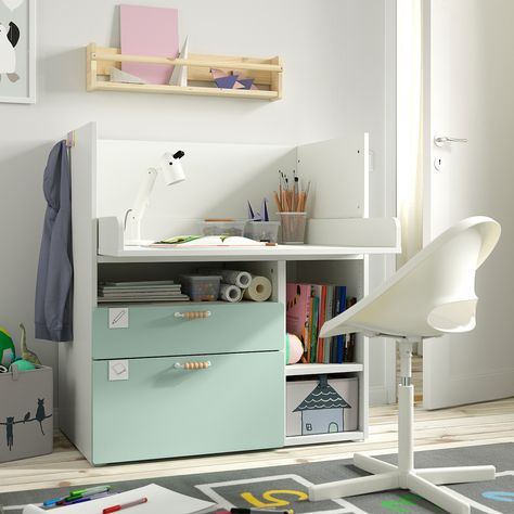 Kids desk area in bedroom