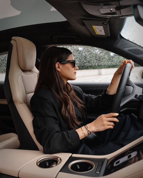 Busy Business Woman, Porsche Girl Aesthetic, Porsche Mom Aesthetic, Porche Mom, Women In Car, Porsche Woman, Driving Car Aesthetic, Porsche Taycan Gts, Taycan Porsche