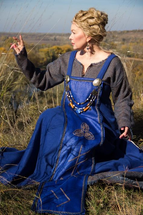 Viking Apron Dress Set Wool Celtic Costume Runes Norse Dress - Etsy Medieval Viking Dress, Norwegian Fashion Modern, Traditional Viking Clothing, Norse Traditional Clothing, Viking Era Clothing, Scandinavian Traditional Clothing, Viking Witch Costume, Larping Costume, Norse Fashion