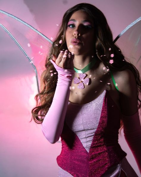 Fairy of Nature🌸 • • Cosplay: @micotakuclub Flora: @winxclub • • #florawinx #floracosplay #winxclub #winxclubcosplay #magicwinx #y2k… | Instagram Flora Cosplay, Nature Cosplay, Flora Costume, Fairy Of Nature, Cutesy Halloween, Flora Winx Club, Winx Cosplay, Y2k Instagram, Bloom Winx