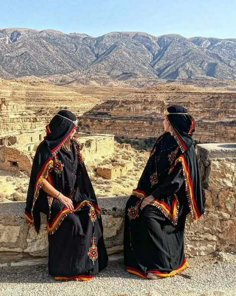 Amazigh Aesthetic, Desert Dress, Algerian Culture, Algerian Clothing, Algerian Recipes, Arab Culture, Image Swag, African Fashion Traditional, Country Women